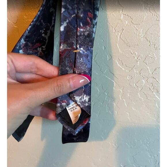 Oscar de la Renta Men's Multicolor Geometric Pattern 100% Silk Necktie - Picture 6 of 9